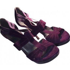 Purple velvet platform sandals by Stuart Weisman size 6